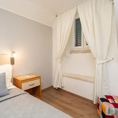 Apartman Neve *