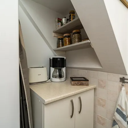 Neve Apartman *