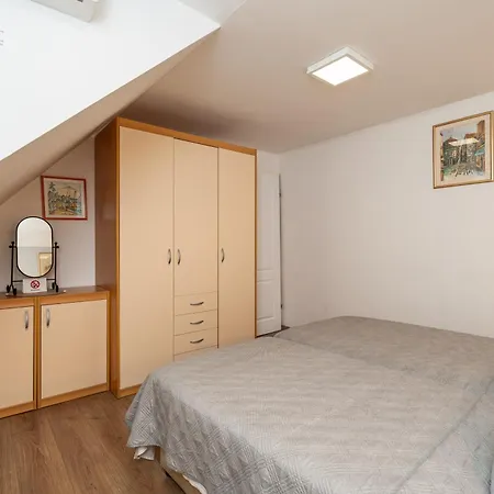 Apartman Neve