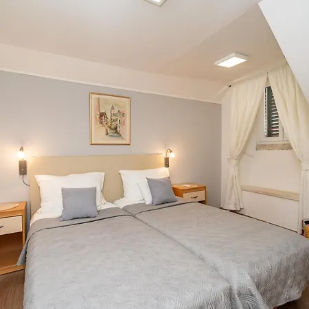 Neve Apartament *