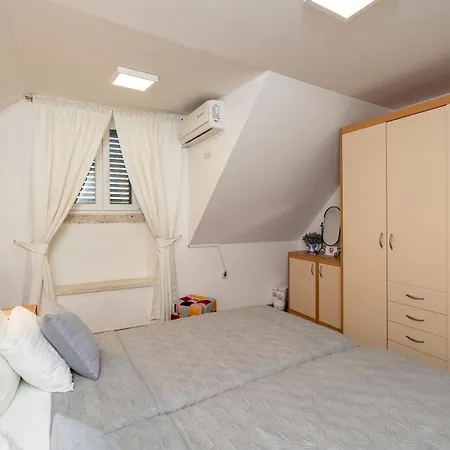 Neve Apartman