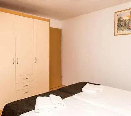 Apartman Neve