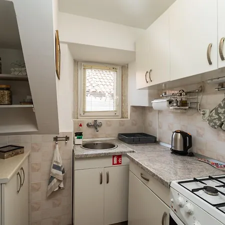 アパルトマン ネヴェ アパート *